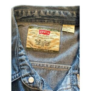 Vintage Levi's Denim Shirt XL Western Workwear Button Up Red Tab